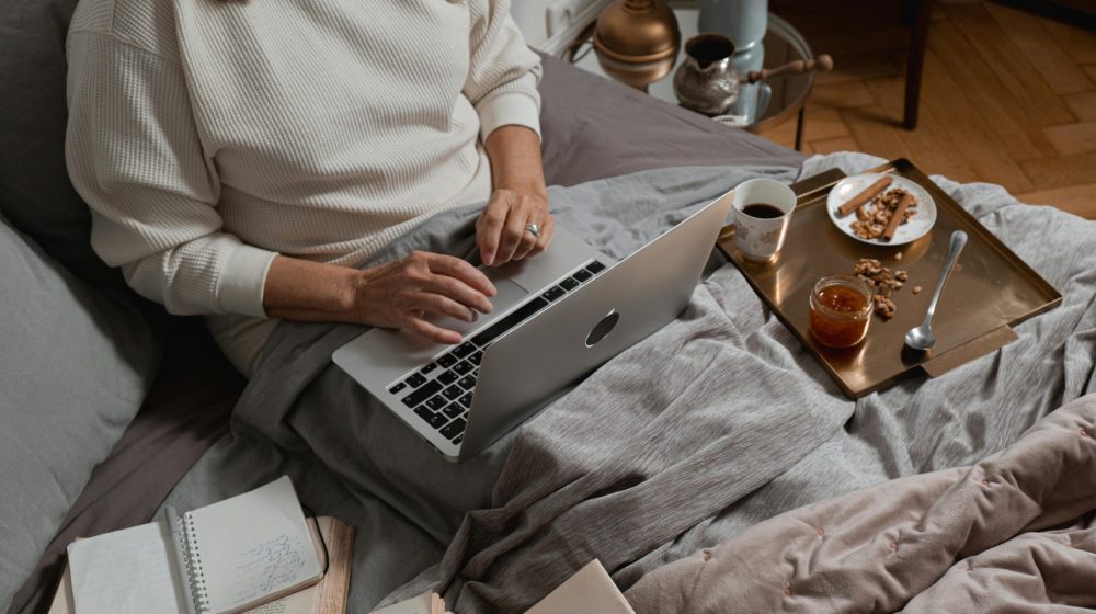 Working In Bed Foto 5485773