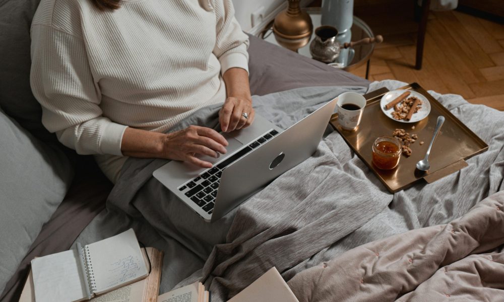 Working In Bed Foto 5485773